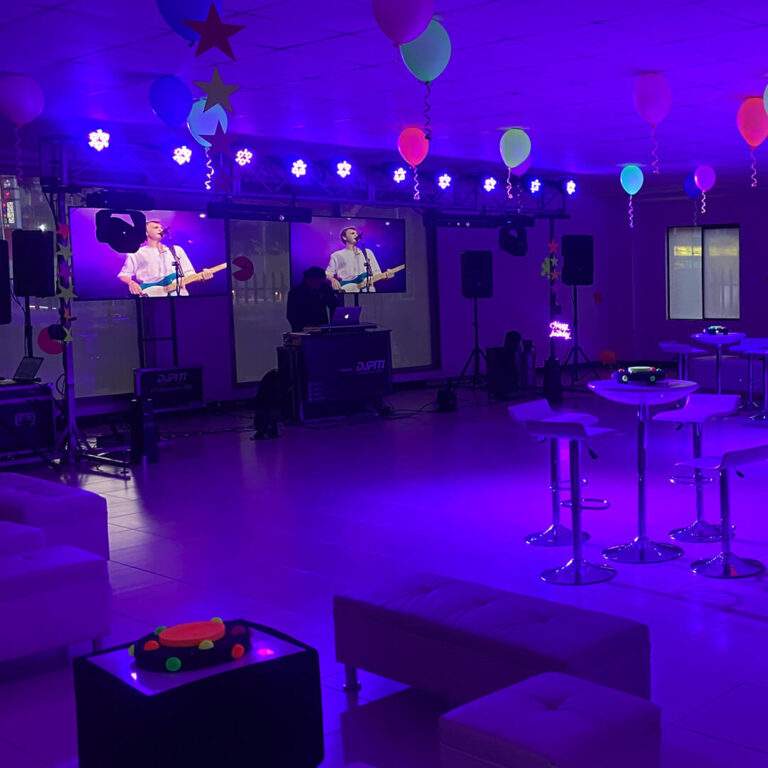 Eventos 17 Set para fiesta temática Up and Fun DJ Piti