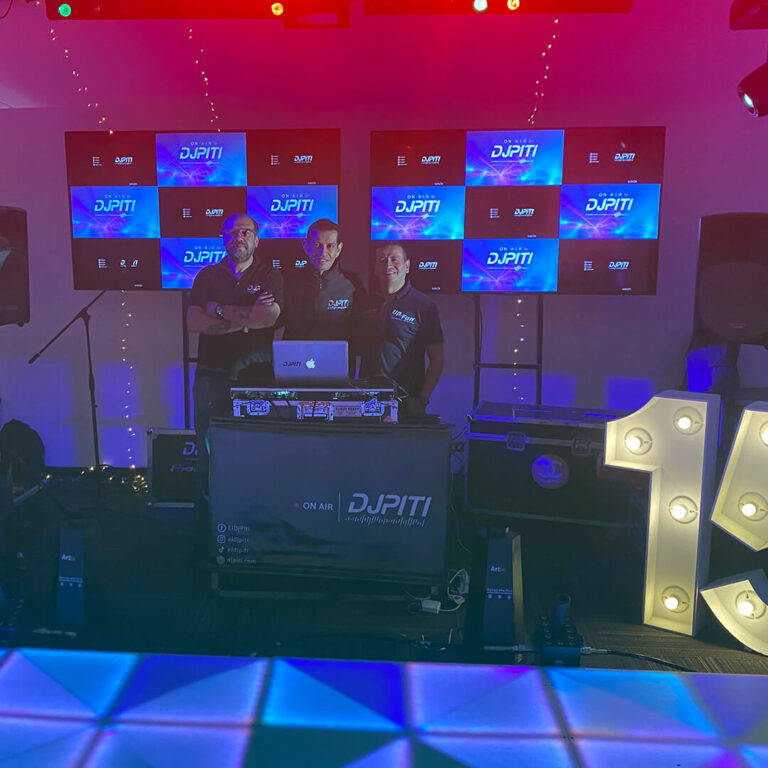 Eventos 13 Profesionales de Up and Fun DJ Piti Eventos Fiestas-Matrimonios-15 años-Eventos