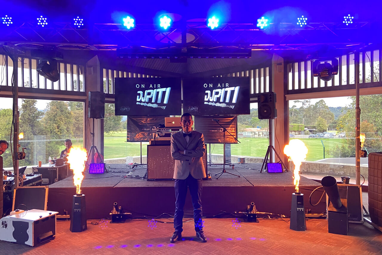 Eventos 1 DJ-Piti-Up-and-Fun-Eventos-Fiestas-escenarios- Equipos-sonido-Matrimonios